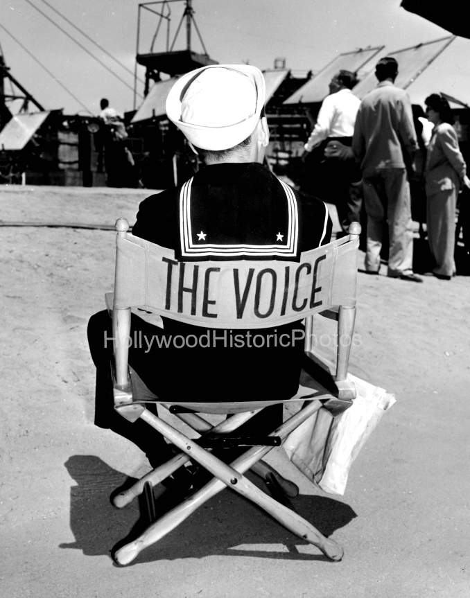 Frank Sinatra 1945 On the set of Anchors Aweigh WM.jpg